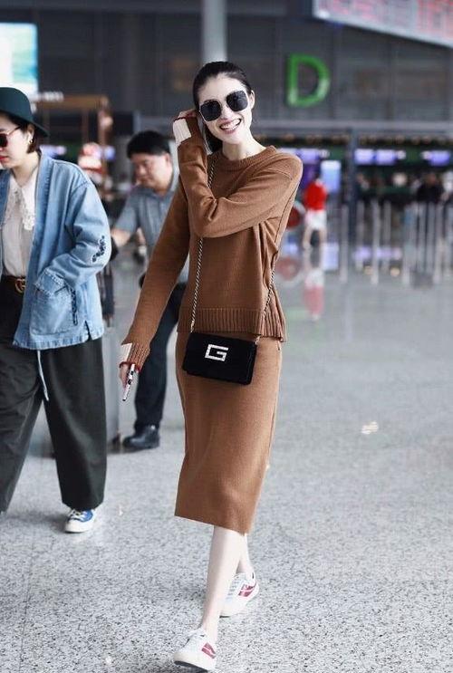 明星同款黑色连衣长裙,黑色连衣长裙的优雅演绎