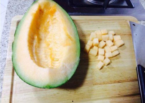 写吃哈密瓜日记,甜蜜滋味，记录美味日记