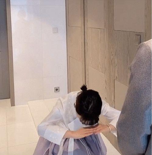 跪拜女网红,女网红引发的社交新潮流