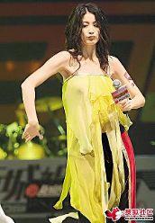 偷拍图片明星走光,明星走光瞬间引发网络热议