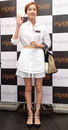 明星双开门服装,双开门时尚服装演绎独特魅力